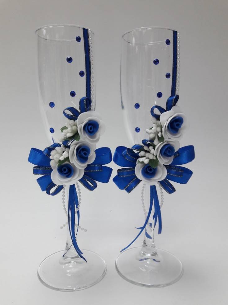 Синие и красно-синие бокалы на свадьбу — как украсить своими руками