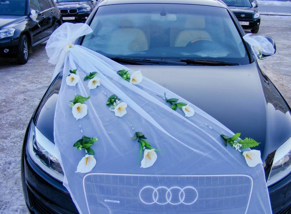 Как крепить украшения на машину на свадьбу. украшение на свадьбу машины тканью. как сделать сердца на свадебную машину своими руками