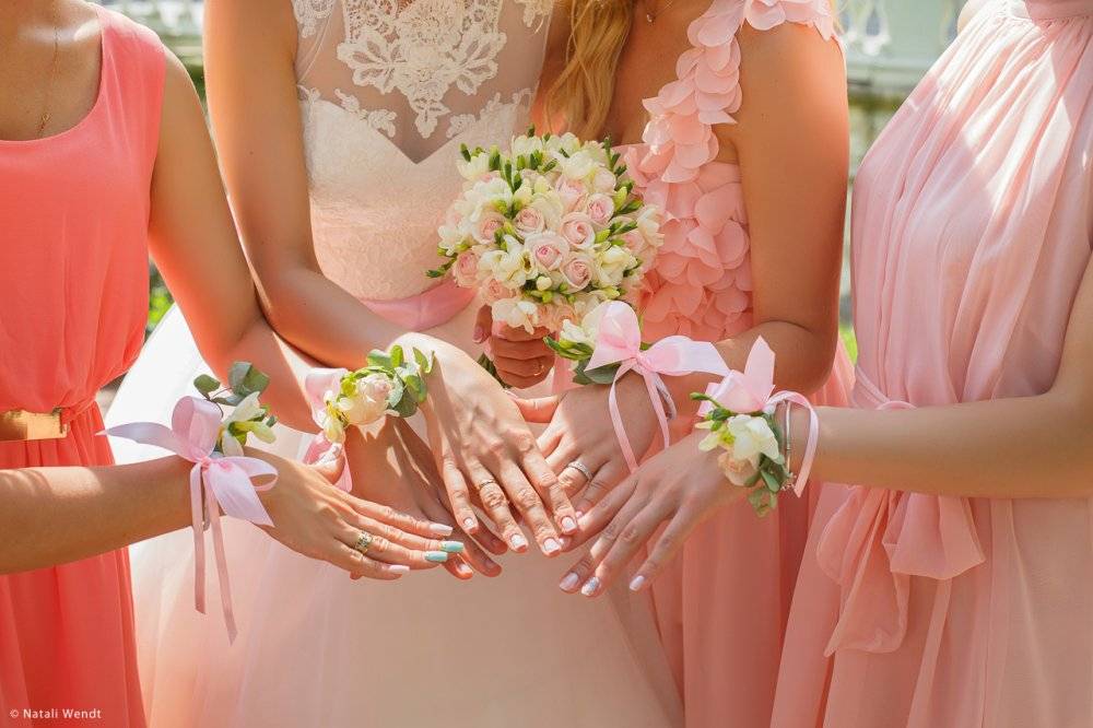 Платье для невесты цвета персика: актуальные оттенки, модели, ткани