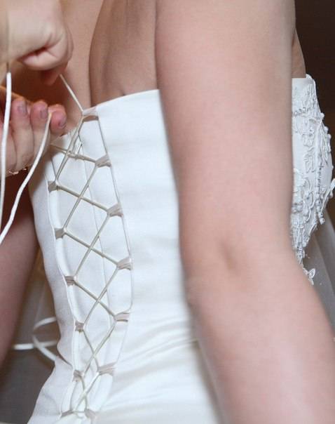 Три способа как шнуровать свадебное платье: видео, фото и схема процесса