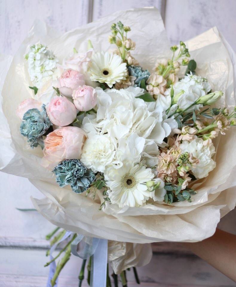 Какие цветы дарят на свадьбу, родители молодоженам, жених невесте, гости молодым, муж жене на годовщину