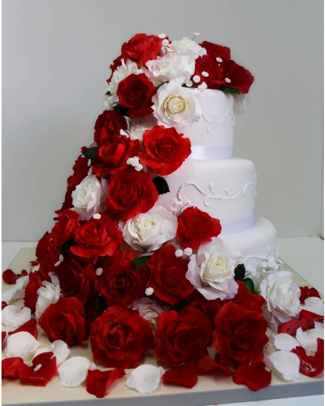 Свадебные торты с розами (из мастики и крема) – фото тортов