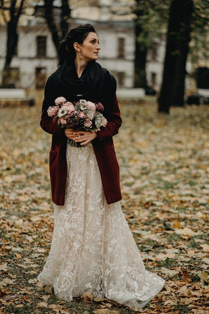 Как одеться на свадьбу осенью женщине и мужчине