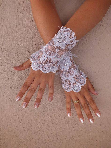 Свадебные перчатки (фото): ажурные, короткие, оперные, без пальцев