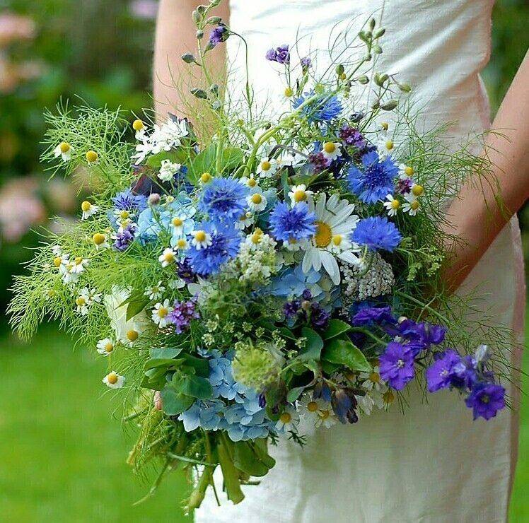 Букет невесты из полевых цветов - фото