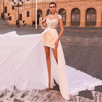 Свадебное платье с длинным шлейфом: за и против