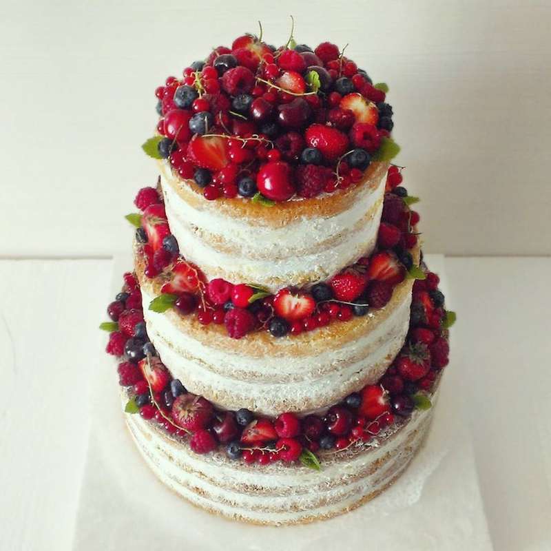 Свадебный торт с ягодами и фруктами: фото и идеи