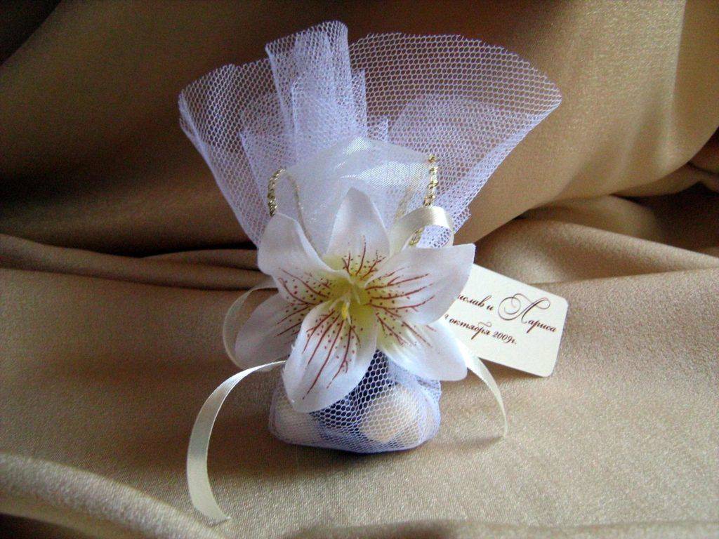 Бонбоньерки на свадьбу своими руками: мешочки из ткани, торт, сердечки из бумаги