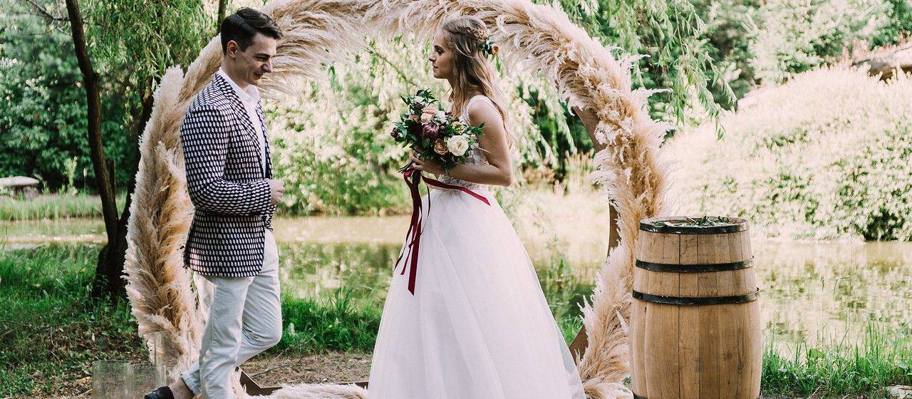 Свадьба в стиле рустик: оформление, одежда гостей, жениха и невесты, пригласительные своими руками на деревенскую свадьбу