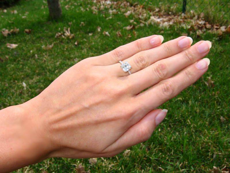 На какой палец одевается обручальное кольцо