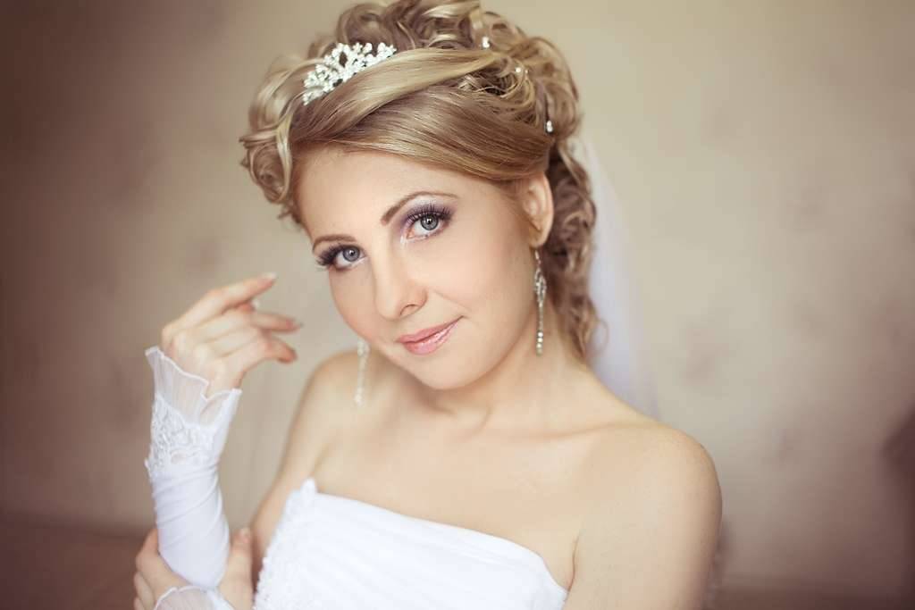 Свадебные прически на короткие волосы: красивые варианты с фото