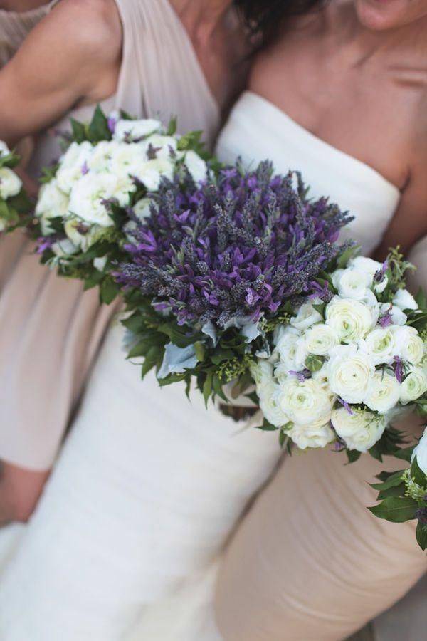 Очарование Прованса – свадебный букет невесты с лавандой на фото