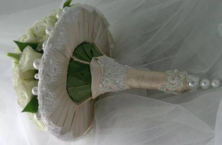 Букет невесты на портбукетнице