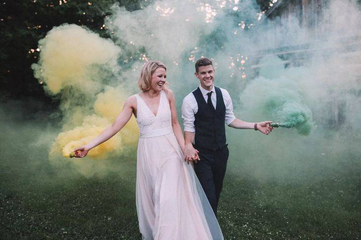 Применение цветного дыма на свадьбе – плюсы и минусы