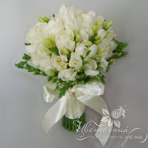Свадебный букет из фрезий: изысканные цветы для романтичной невесты