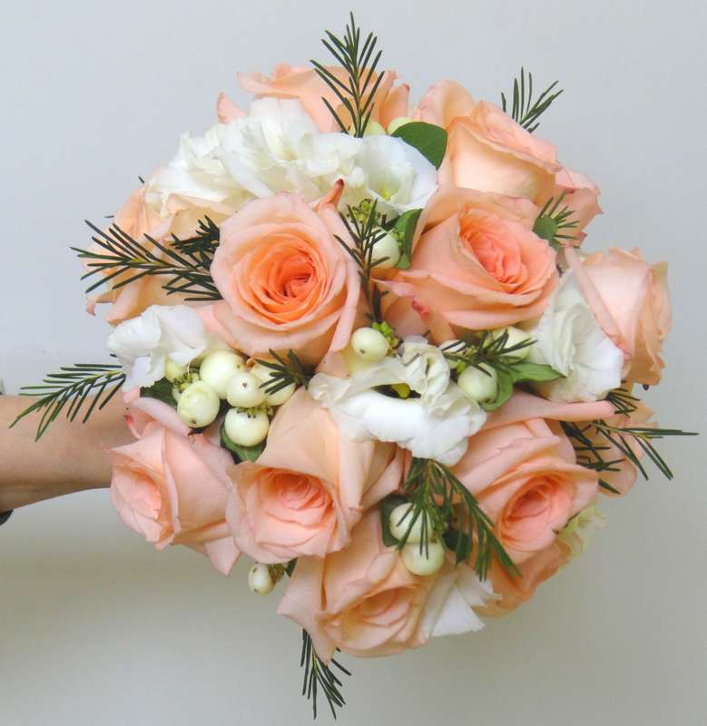 Стильные букеты невесты персикового цвета – обзор модных вариантов