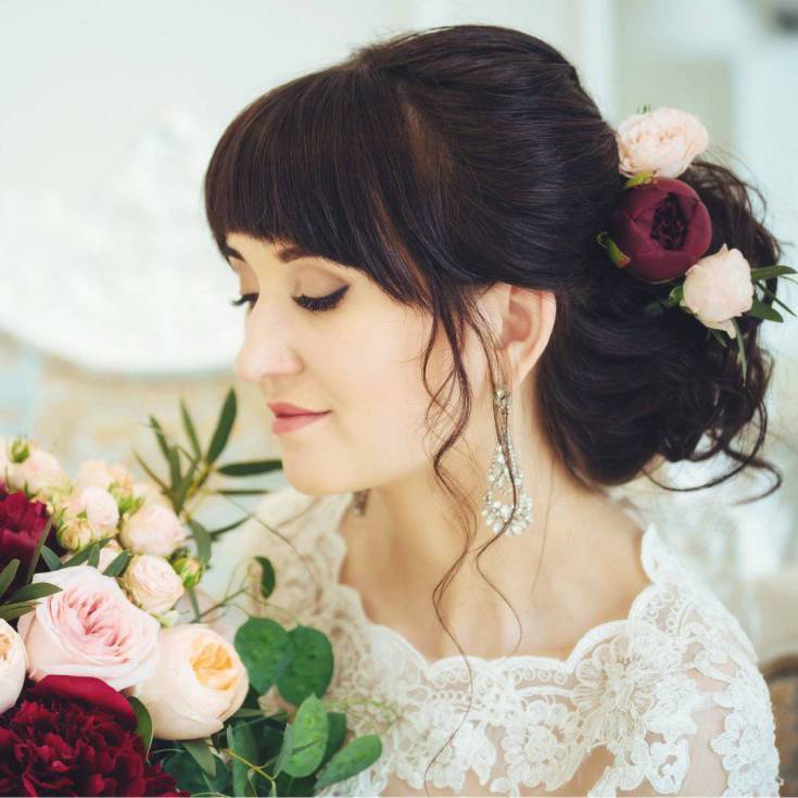 Использовать или нет на свадьбе причёски для невесты с чёлкой?