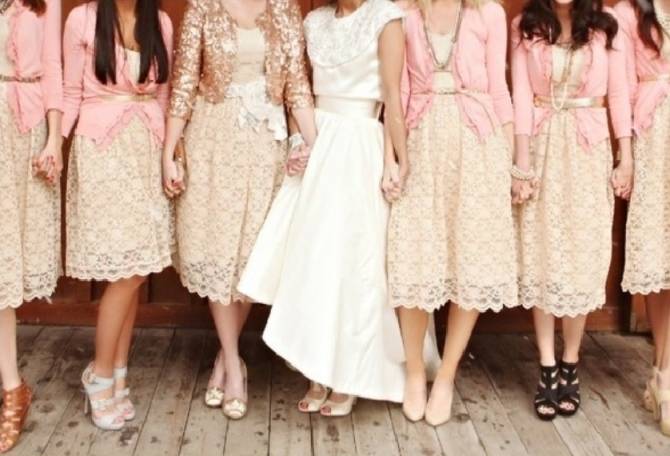 Платье на свадьбу к подруге: выбираем стильный и красивый наряд