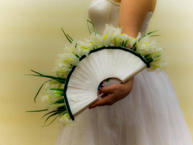 Свадебная подвязка: изюминка в образе невесты. фото и полезные советы