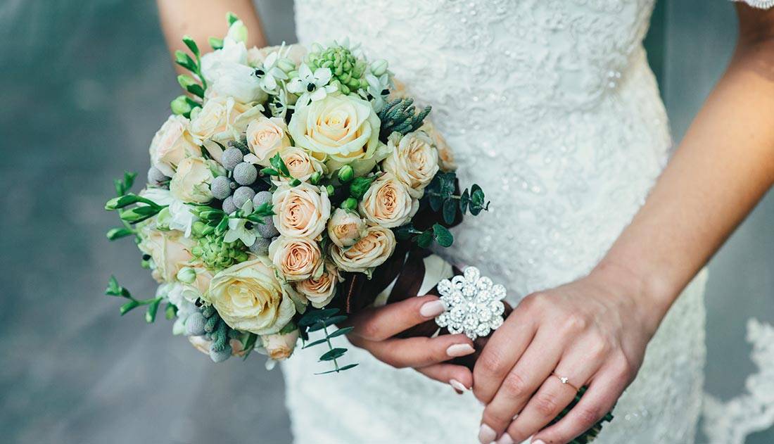 Как сделать красивый и нежный маленький букет для невесты своими руками из любимых цветов- обзор +видео