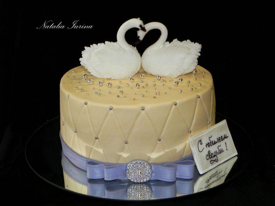 Торт на золотую свадьбу - идеи оформления и украшения с фото