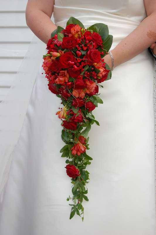 Как сделать букет из цветов. букет невесты своими руками или как сделать свадебный оберег. видео: мастер-класс по созданию букета в форме капли