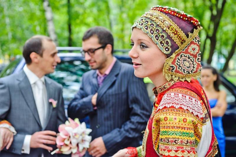 Выкуп невесты в народном стиле