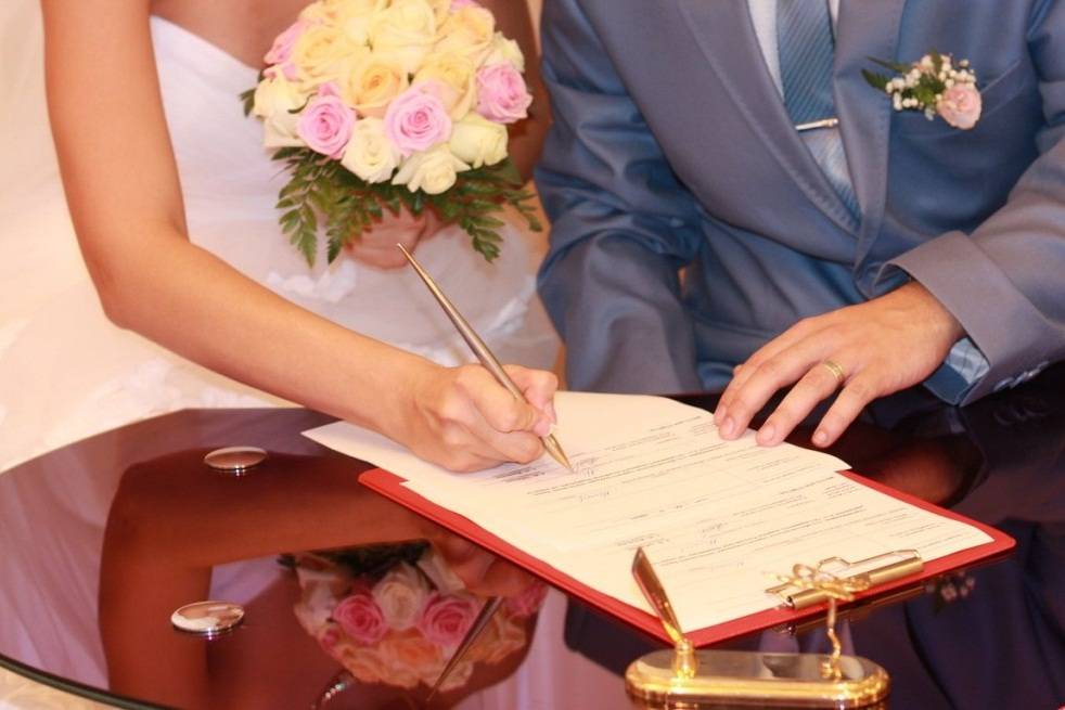 Как проходит регистрация брака без торжественной церемонии: ответы на вопросы