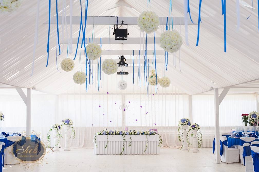 Как оформить зал на свадьбу своими руками: идеи, украшения, фото лучших свадебных залов. идеи украшения зала на свадьбу цветами из бумаги, воздушными шарами, плакатами, в итальянском стиле, в синем, персиковом, красном цвете: фото