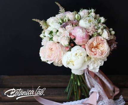 Свадебные букеты из пионовидных роз