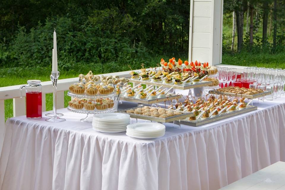 Меню для свадьбы на природе: как вкусно накормить гостей