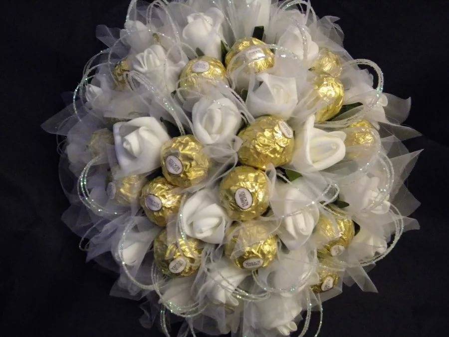 Букет из конфет — необычные идеи для свадебного букета
