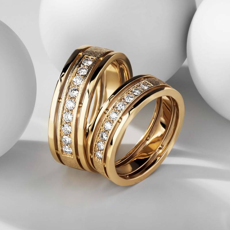 Парные золотые обручальные кольца для влюбленных навеки