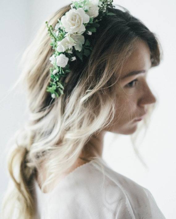 Свадебные венки на голову из живых цветов (фото)