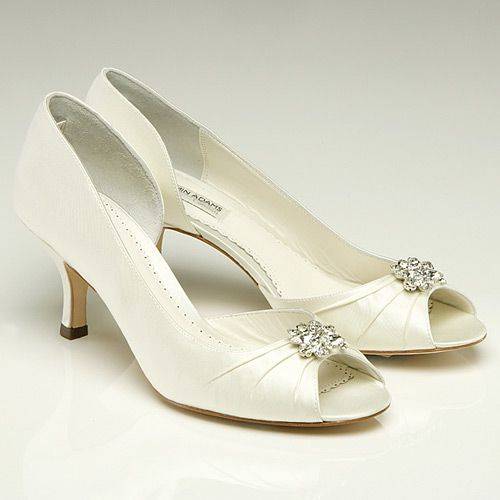 Свадебные туфли для невесты: фото лучших на низком и высоком каблуке