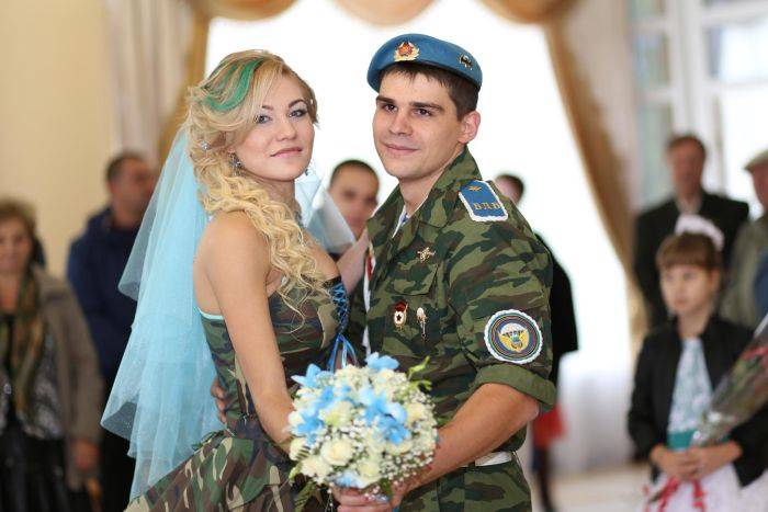 Выкуп невесты в военном стиле