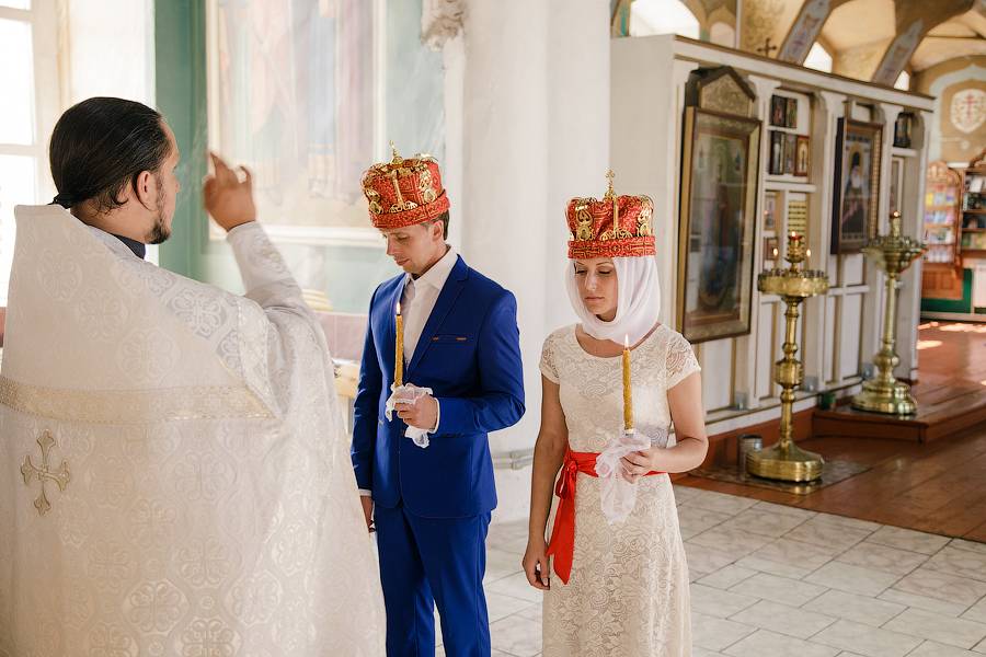 Платье для венчания в церкви: какое подойдет женщинам 40-50 лет, полным девушкам + фото не свадебных
