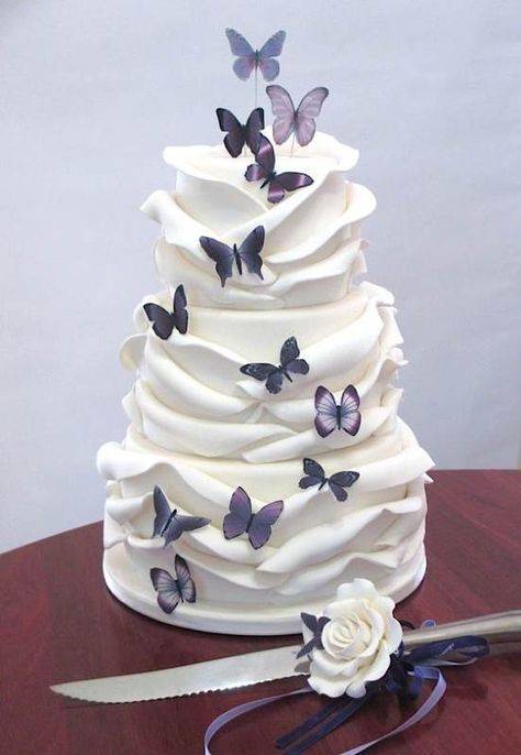 Свадебный торт с бабочками и цветами – самые красивые фото