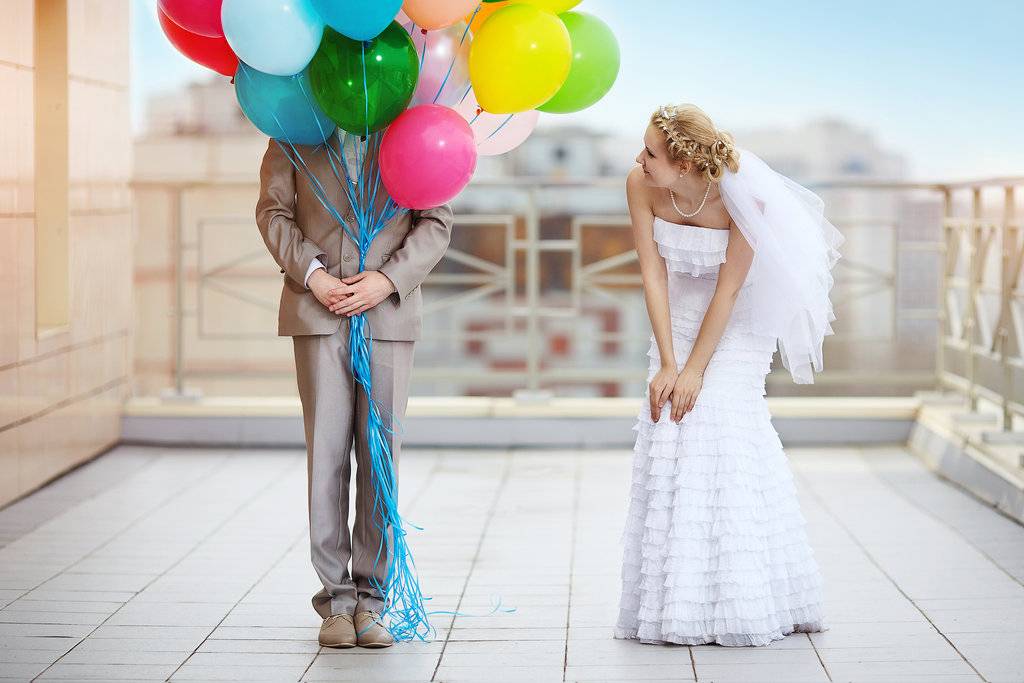 «свежие» идеи оформления свадьбы воздушными шарами: стильные и современные варианты декора торжества