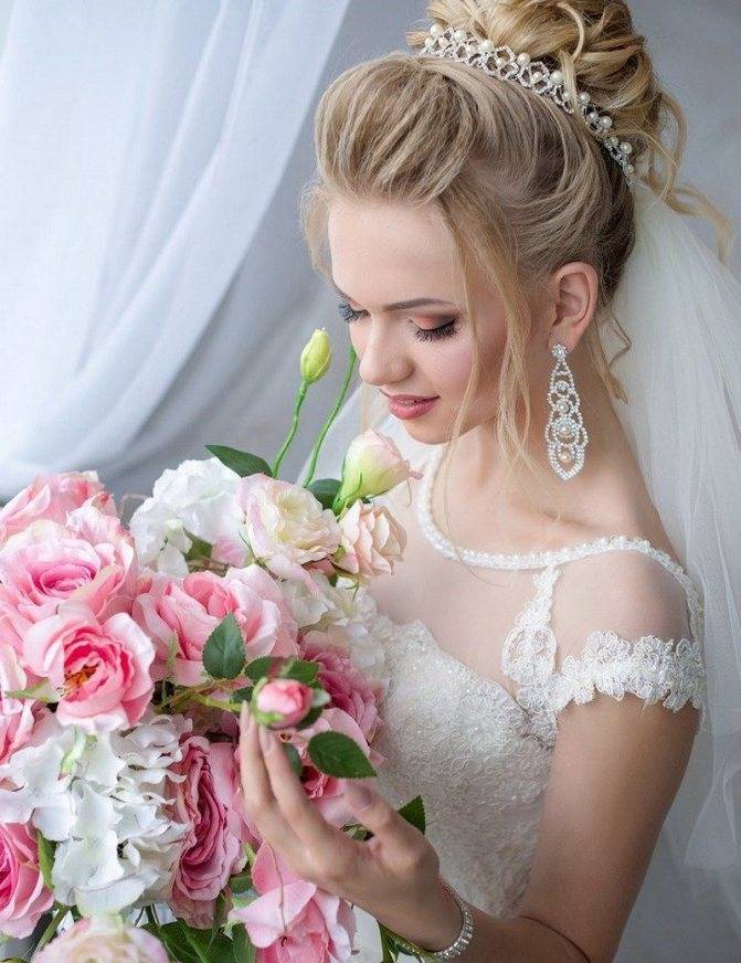 Прически с челкой на свадьбу: 100 красивых и стильных фото с фатой