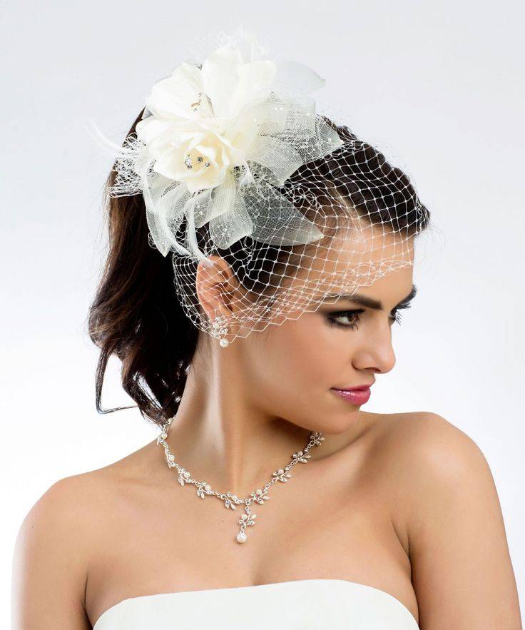 Виды свадебных украшений для волос невесты и их создание