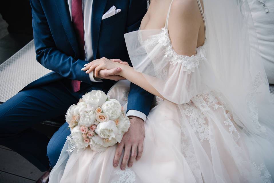 Свадебное платье цвета айвори
