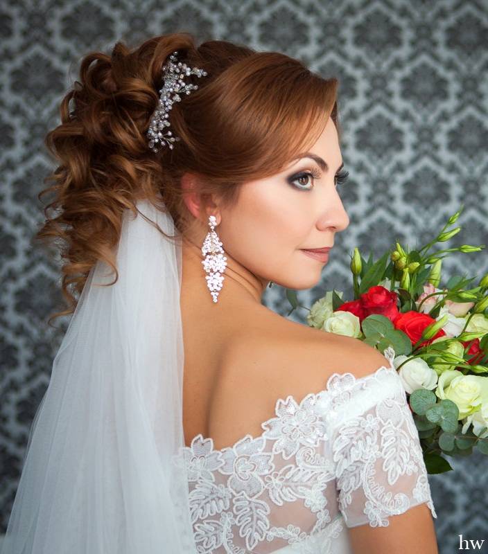 Свадебные прически с фатой: фото и идеи укладок на длинные, средние и короткие волосы