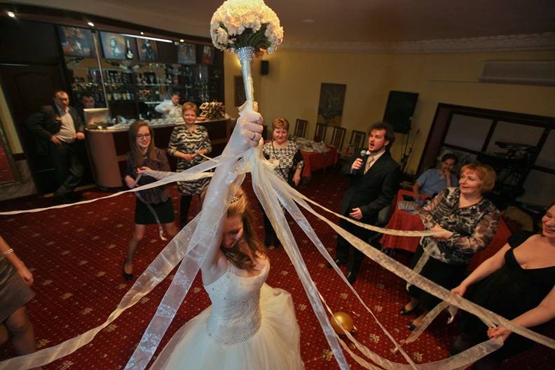Букет невесты: 10 альтернативных способов бросанию