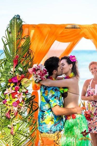 Гавайская свадьба: советы и идеи по воплощению райского ощущения