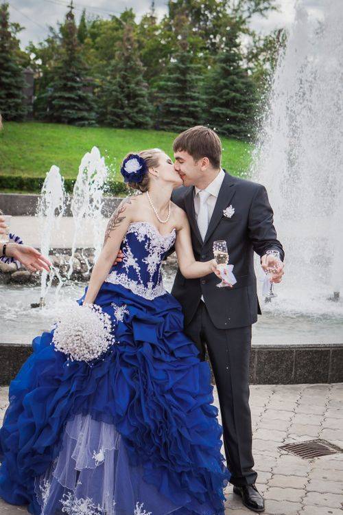 Как выбрать синее платье на свадьбу – советы и обзор моделей