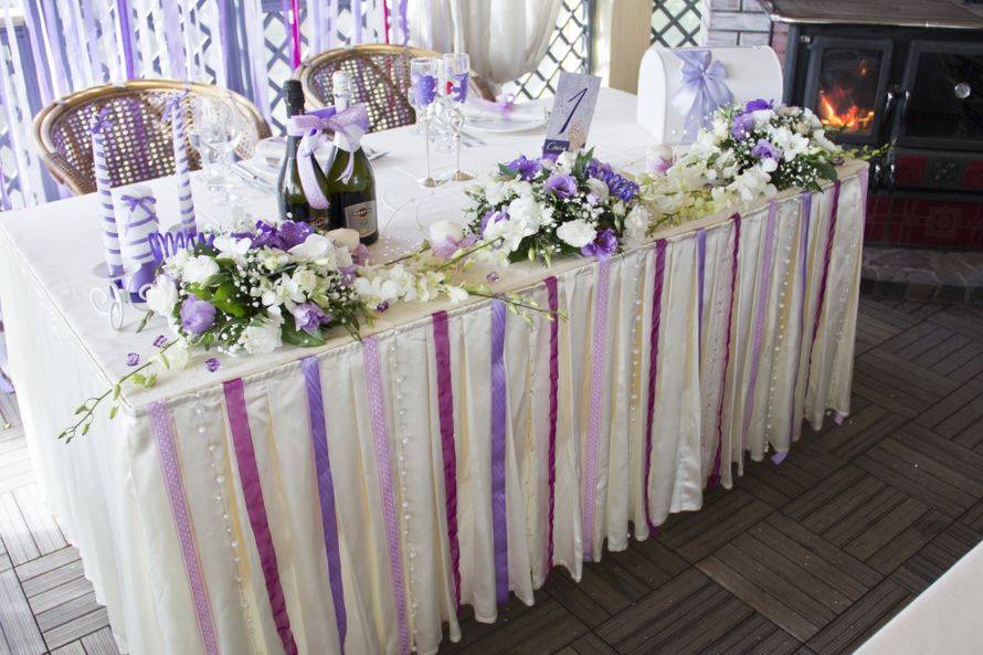 Как украсить свадебный стол