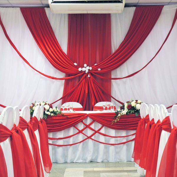 Оформление свадьбы в красном цвете ? в [2019] – наряды жениха, невесты & гостей, декор зала