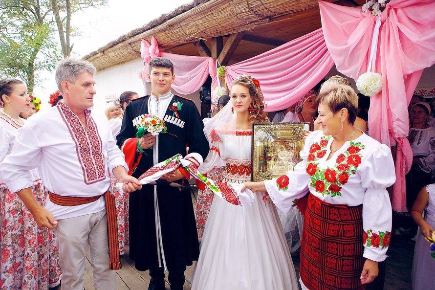 Свадебные традиции в россии: современные и старинные обычаи