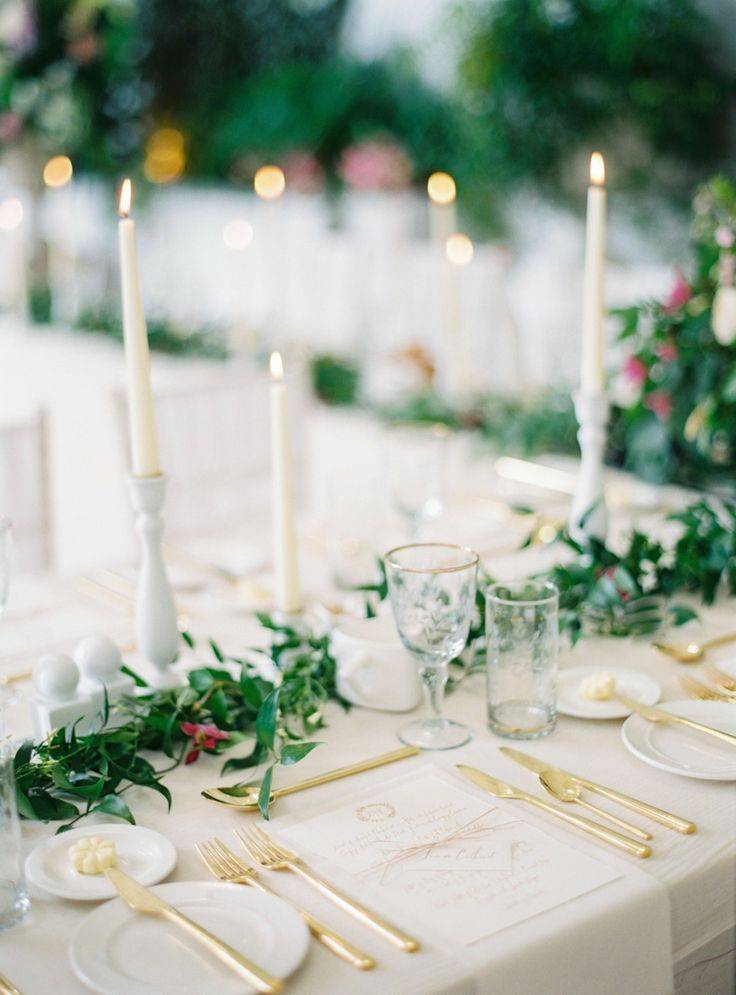 Как необычно украсить свечи на свадьбу своими руками?